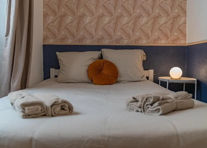 Coeur Ecusson - Entre Les Arenes Et La Maison Carree *