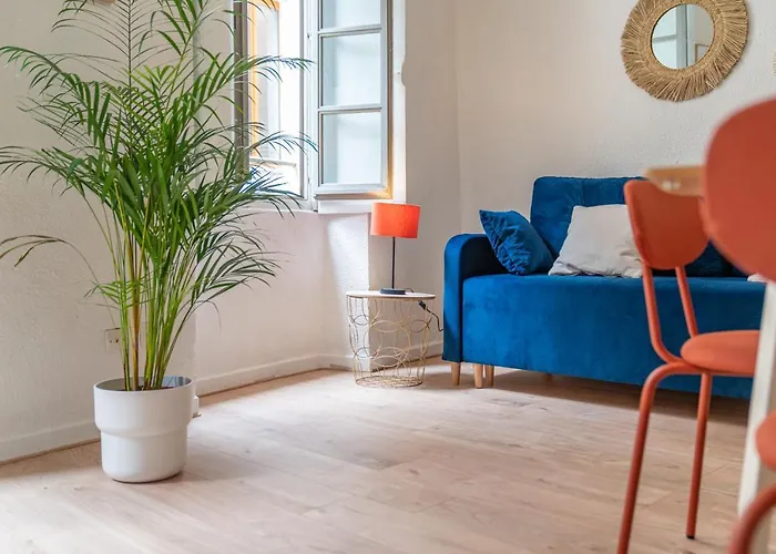 Coeur Ecusson - Entre Les Arenes Et La Maison Carree