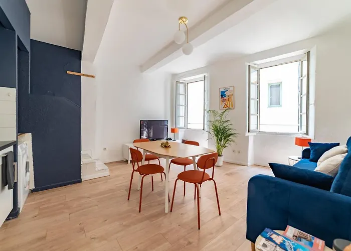 شقة Coeur Ecusson - Entre Les Arenes Et La Maison Carree نيم