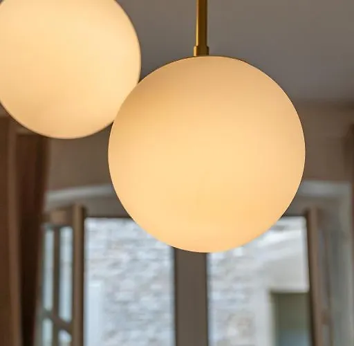 Coeur Ecusson - Entre Les Arenes Et La Maison Carree *